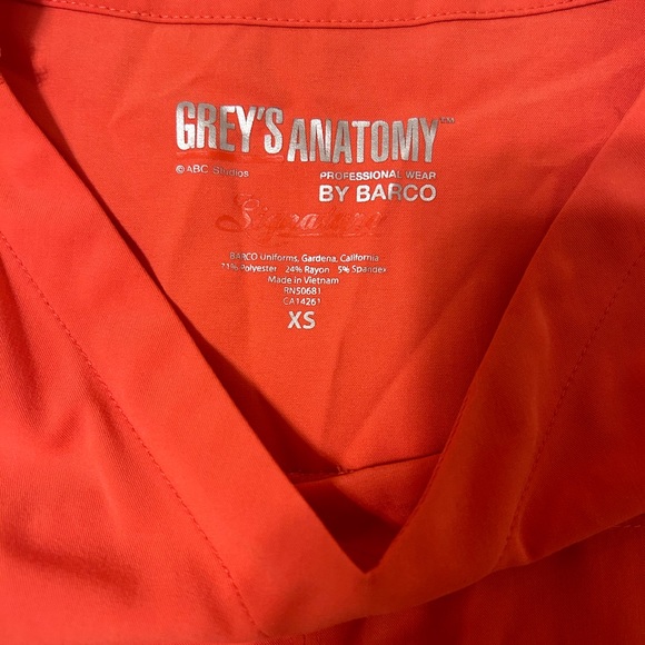 Greys Anatomy scrub top XS - Picture 2 of 3